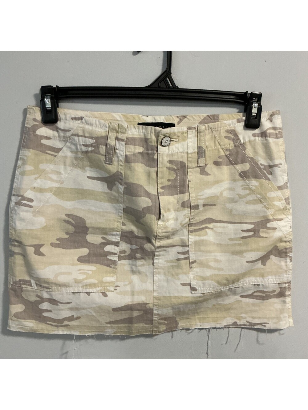 Sanctuary Size 28 Camouflage Mini Skirt Raw Fringed Hem 32" Waist #138